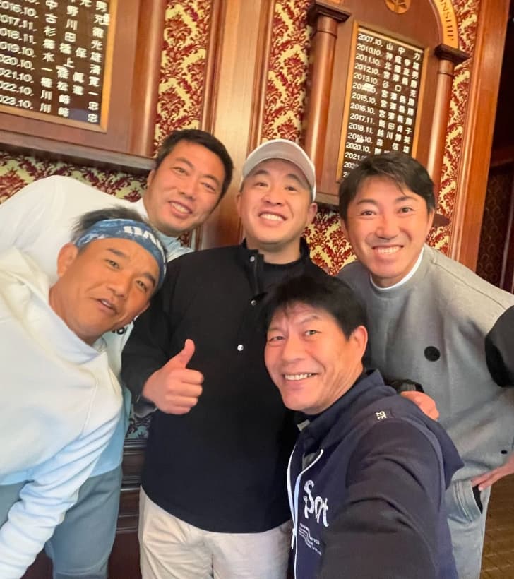 川崎憲次郎　「今時の後輩はこわいwww」上原浩治ら豪華後輩メンバーとゴルフコンペ