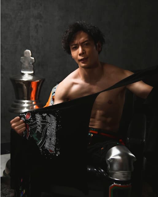 俳優の赤間直哉がセクシーすぎるショット