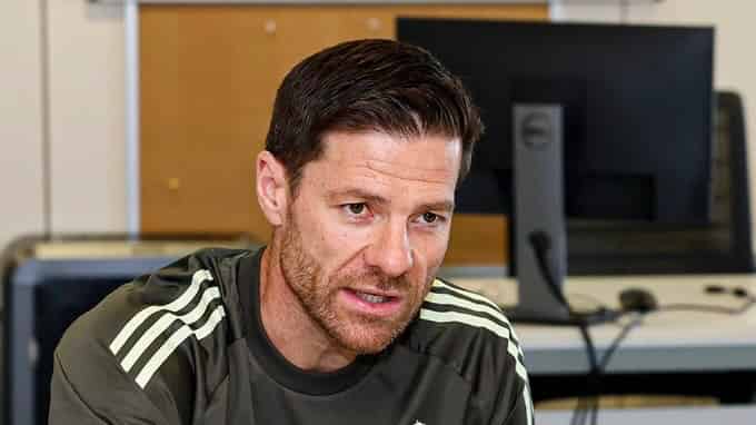 シャビ・アロンソ、レアル・マドリード初陣！“オフィスでの初日”を公開