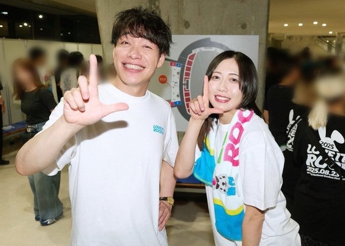 上谷沙弥、「ラヴィットロック2025」で笑顔！川島明との2ショット公開
