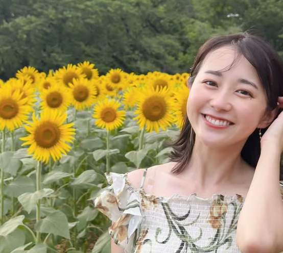 「夏気分満開」若林有子、昭和記念公園で咲き誇るひまわり畑を満喫！