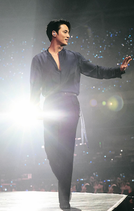 超人気アーティストのイケメンショットに驚愕。「水も滴る良い男」降臨！