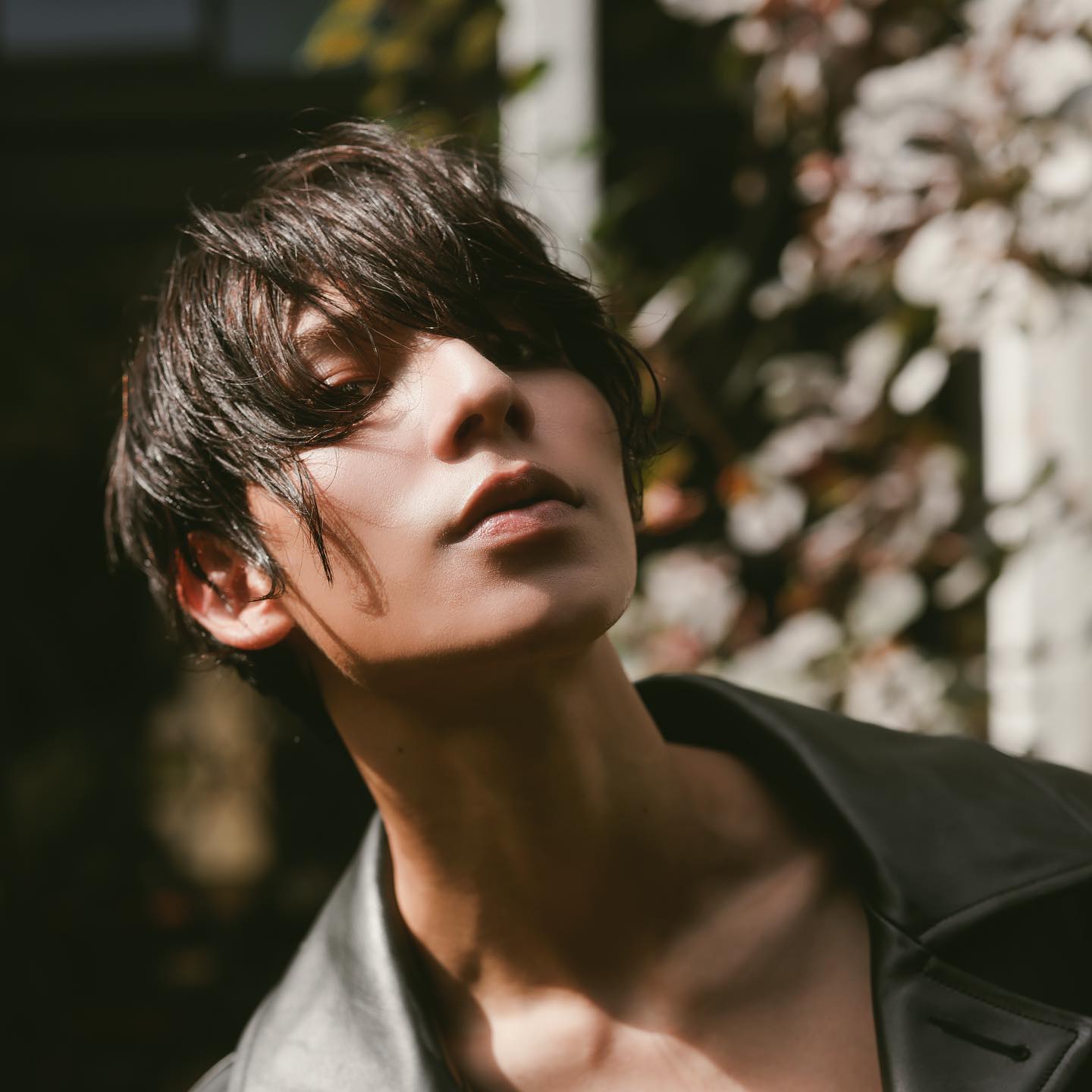 ラウール、美しい腹筋を披露💕ファン悶絶「ライダースに腹筋は普通にやばいです🤦‍♀️💖」