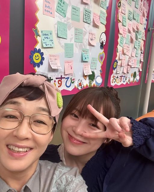 「私の孫、あ違う、娘と」カメレオン女優・キムラ緑子、ドラマ『おむすび』での共演者2Sが話題！