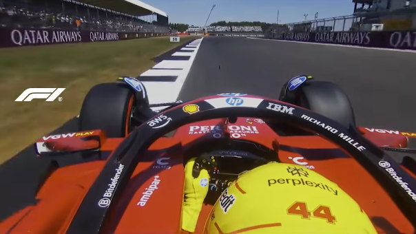 シルバーストンで速さ炸裂！Lewis HamiltonがFP1最速、復活の狼煙にファン歓喜