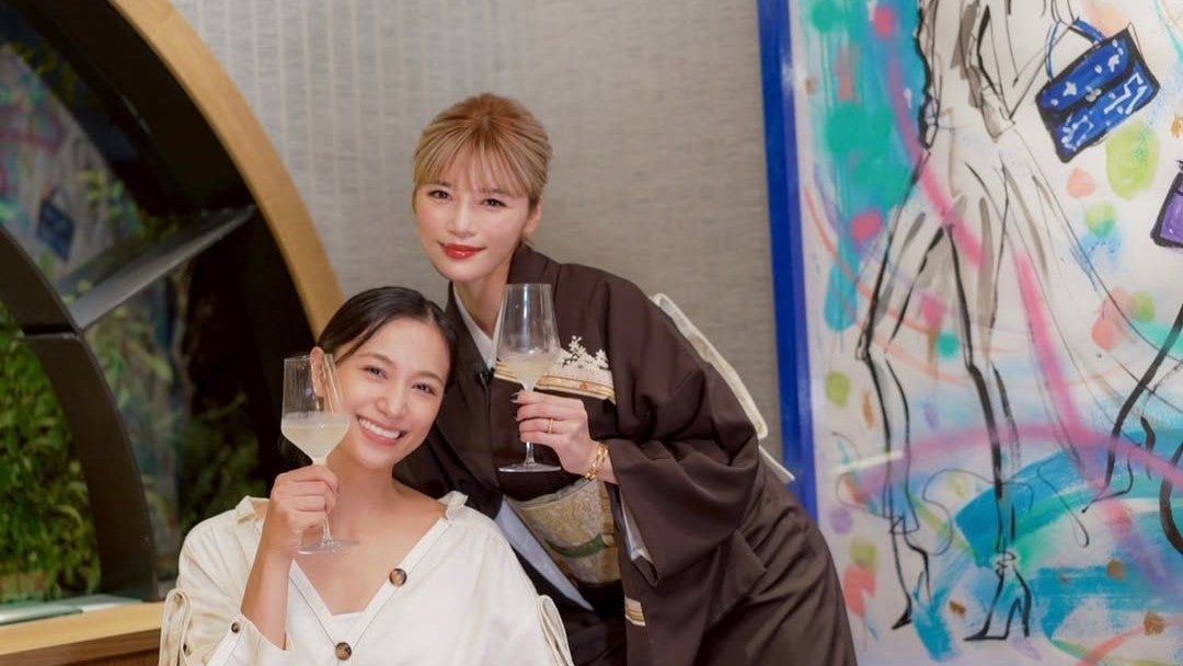 久々の再会に笑顔咲く…元人気モデルが語らう癒しの夜