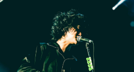 【「日本一面白い人が本気で音楽やる姿、カッコ良すぎた」】粗品、ライブステージでの圧巻パフォーマンスにファン熱狂「覚醒シテル」