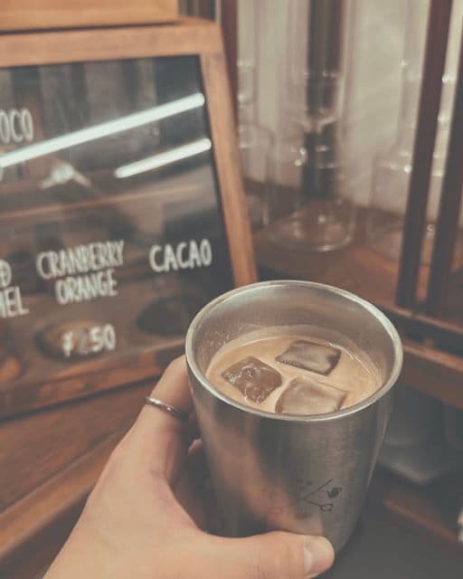 「写真いつもほんとオシャレ」「おしゃれなお店みつけるのお上手」松島聡、大阪でのカフェ巡りショットを公開！