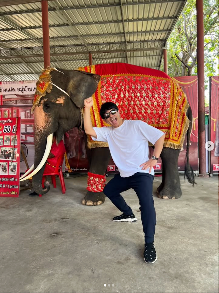 松田宣浩、タイで“熱男”全開　象と並ぶ豪快ショットに反響