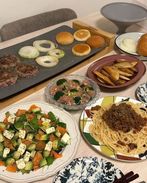 「2人分のご飯が無くて…」モデル・佐藤ノア、パーティーご飯と一人のときの意外なご飯を明かす！