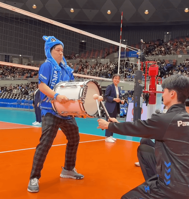 あの人気芸能人と夢の共演！？ 大阪ブルテオンが届けた“勝利の太鼓”
