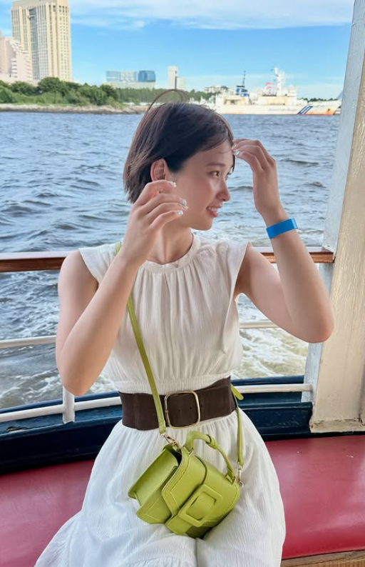 【風に揺れる一瞬が美しい】スポーツ美女子がお台場クルーズで魅せた“夏の素顔”