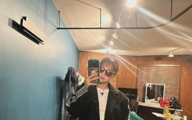 鈴木奈々、いつもとひとあじ違うモノトーンコーデにファンから「かっこいい」「COOL」の声！