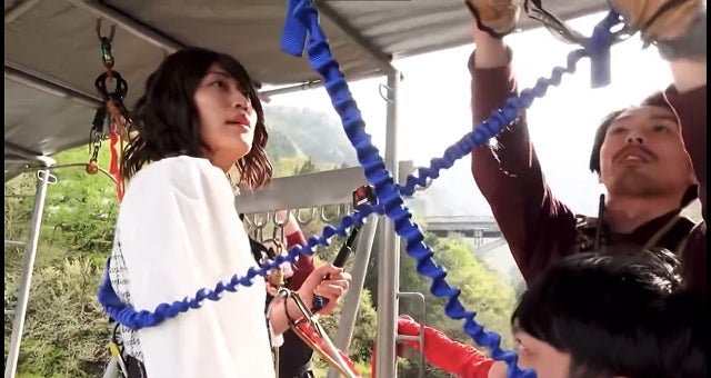 「ほんと躊躇なさすぎて笑」レインボー・池田がコントで見せたバンジージャンプに大反響！