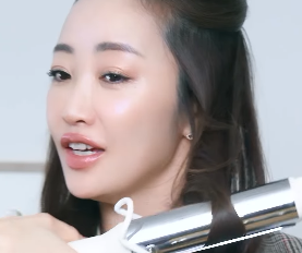 神崎恵、ふわふわ巻き髪の秘訣を公開「これやるといいよ」