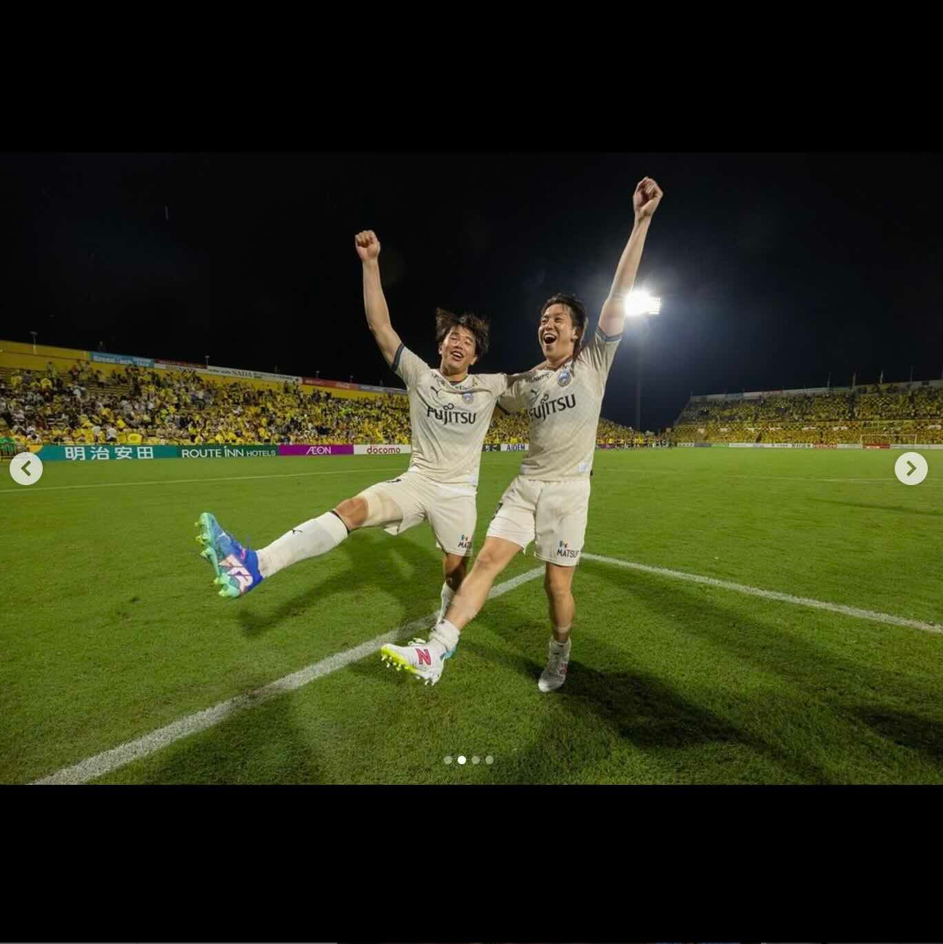 川崎フロンターレ・山田新「颯太復帰おめでとう㊗️」三浦と喜ぶ写真を公開！