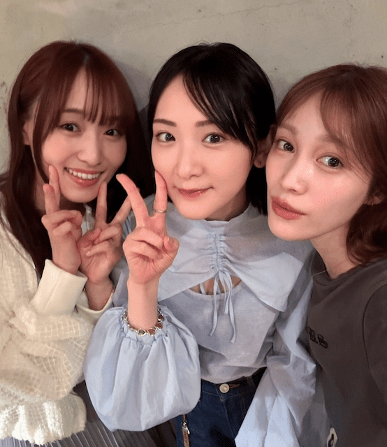 菅井友香が同世代女優とのスリーショットを公開‼︎