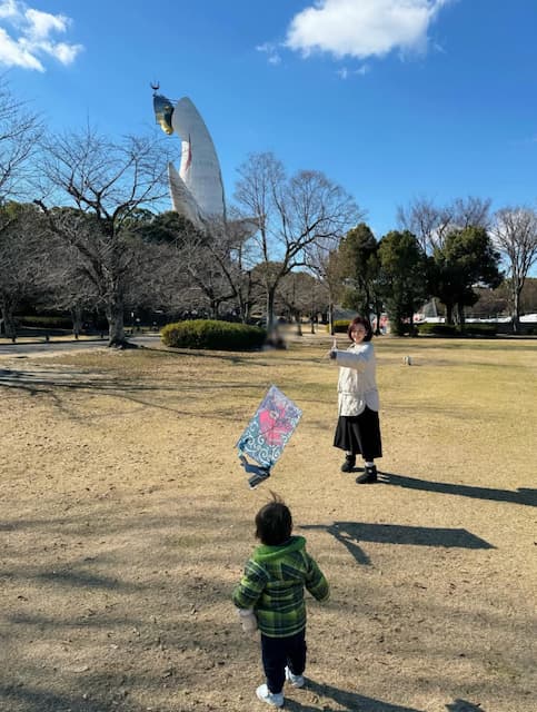 新井恵理那アナ、子どもと一緒に「正月の遊び」を楽しむ！