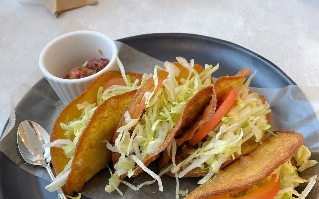 内川聖一の立ち寄りグルメ。渋谷・ui食堂の絶品タコスを堪能