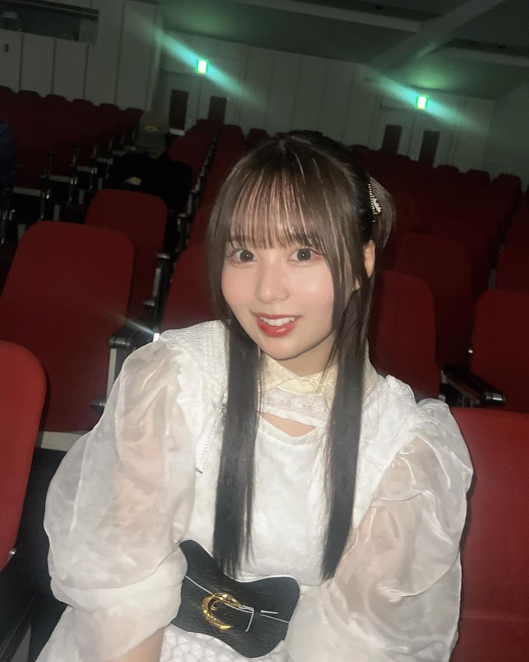 乃木坂４６佐藤璃果、明るいスマイルと真っ白な衣装の自撮りをアップ