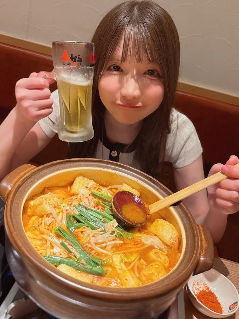 もえあず、夏の暑さも吹き飛ばす激アツ鍋×ビールで食欲全開モード突入