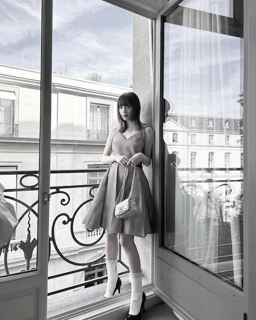 広瀬すず  ミニドレス姿ショット公開❗️美脚披露でファン歓喜😳💖