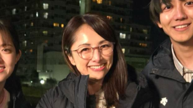 櫻井淳子が話題ドラマに再登場！眼鏡姿のオフショットに称賛の声「同級生にしか見えない」
