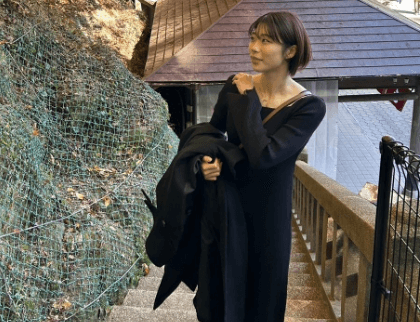 「モデルさん？ですよね？」ショートヘア最強の美女バレーボール選手・万代真奈美、大胆デコルテの”法面ショット”に反響続出！