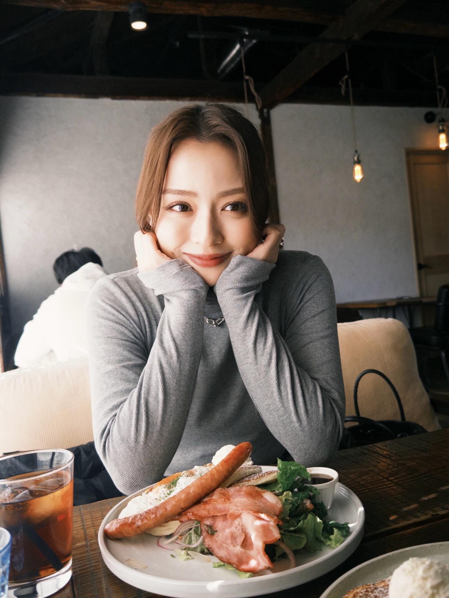 「こういう時間が大事」内田理央、撮影後の朝カフェに癒やしの声