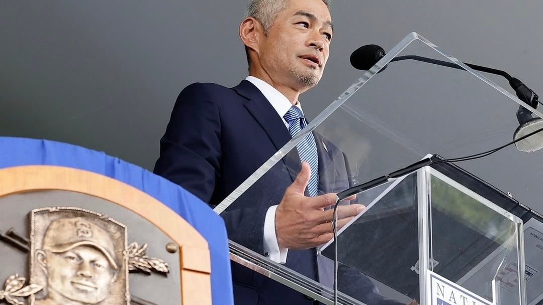 イチロー、日本人初の快挙!!MLB殿堂入り表彰式典ショット公開に祝福の嵐！