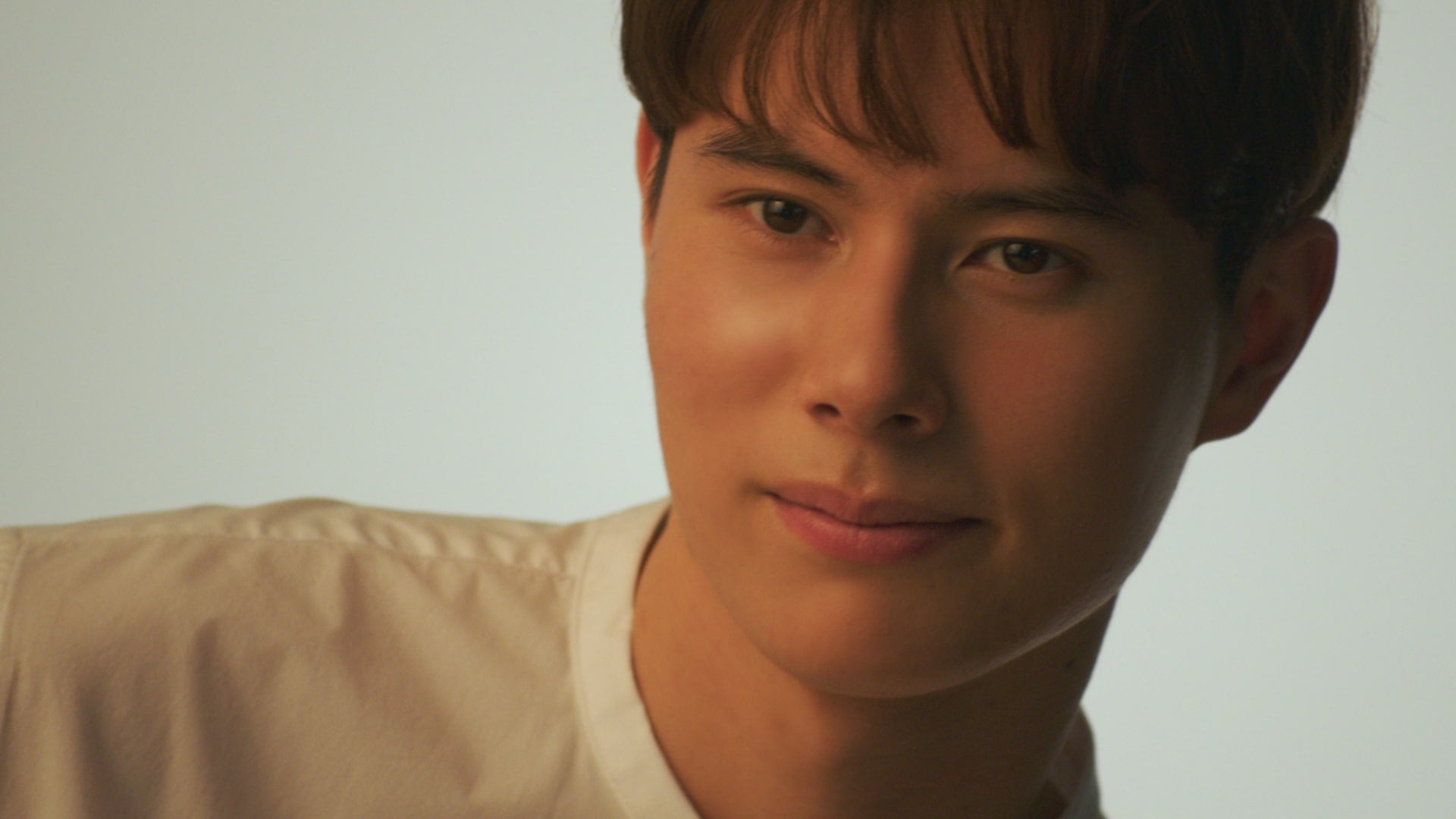 男子バレー日本代表の髙橋藍が出演する化粧品のスペシャルムービーが公開！