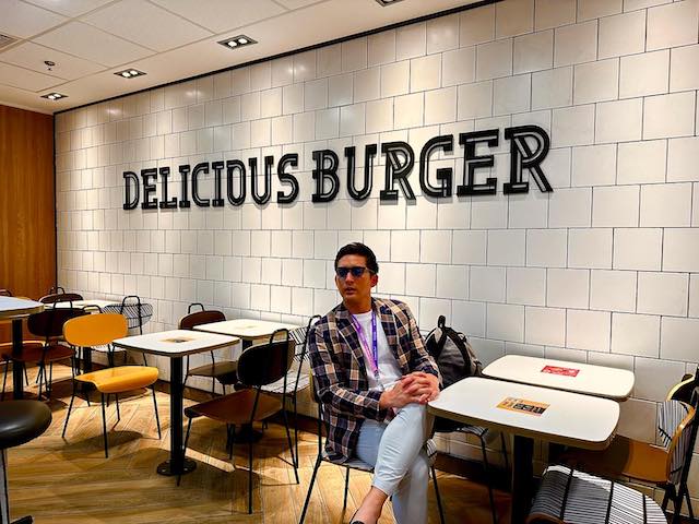 杉谷拳士が中国マフィアのようなおもしろショットを公開😂