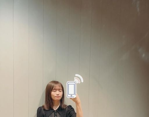 秋元真夏、お気に入りデニムでナチュラルコーデ。シンプルに映える大人カジュアル