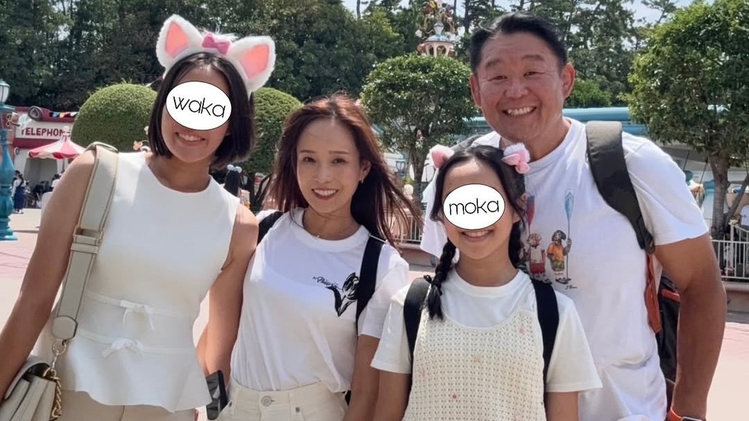 元横綱・花田虎上ファミリー、真夏ディズニーを満喫！笑顔家族4ショットに反響！「素敵なお写真」