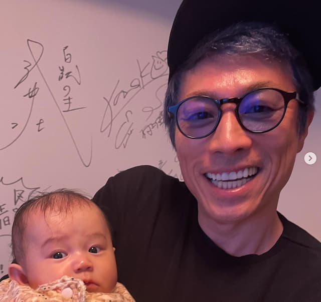 山本圭壱の愛娘“にこり”ちゃん、田村淳に抱っこされる！ 「見たかった2ショット」と感動の声