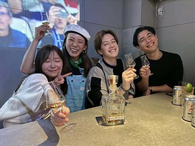 「結局日本が1番楽しい」フワちゃんが友人たちとの仲良しショットを披露