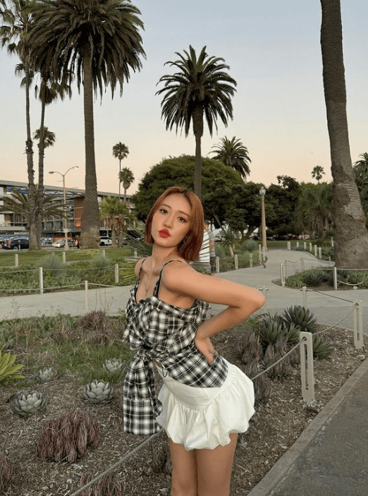 人気モデル王林、個性派トップスで魅せる”全身＆くびれ”ショットを公開！ファン「セクシー」「可愛すぎ」と大絶賛