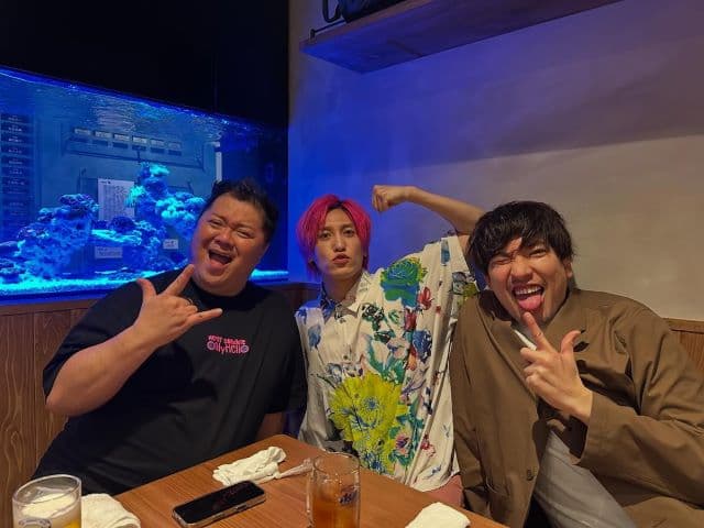 「最高の仲間」ブラマヨ小杉、お笑いコンビ・EXITのふたりと最高の夜を過ごす！