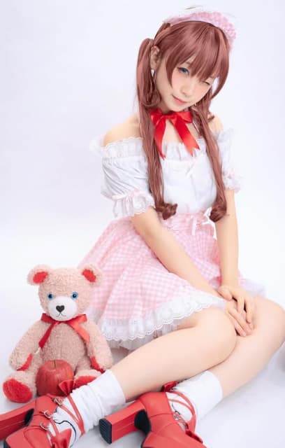 「たまにはピンクも」コスプレイヤー・伊織もえ、甘々メイド服が「可愛いです」と話題に！