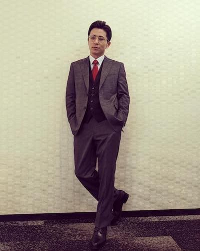 オリラジ藤森、独身貴族を謳歌中！？スーツ姿で佇む姿が素敵だと話題に
