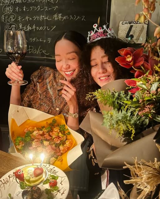 「愛があって優しい」松島花がマネージャーとの仲良しツーショットを公開！誕生日をお祝いする