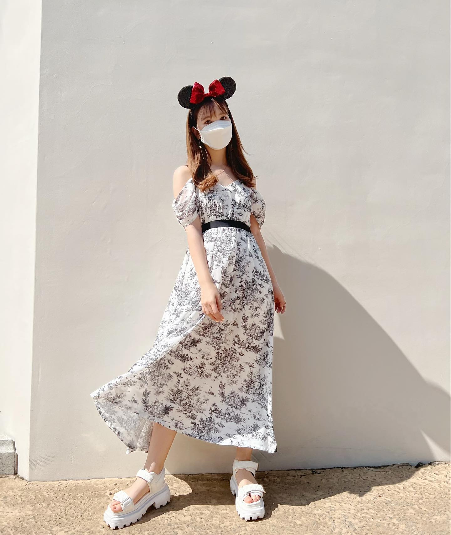 藤田ニコルさんが夏らしいディズニーコーデを披露🌈「ま、眩しい😍😍😍😍」