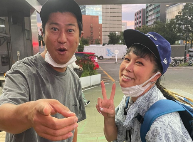 パンサー尾形、歌手AIとの2ショットに感激！「サンキューーーーー！！！」