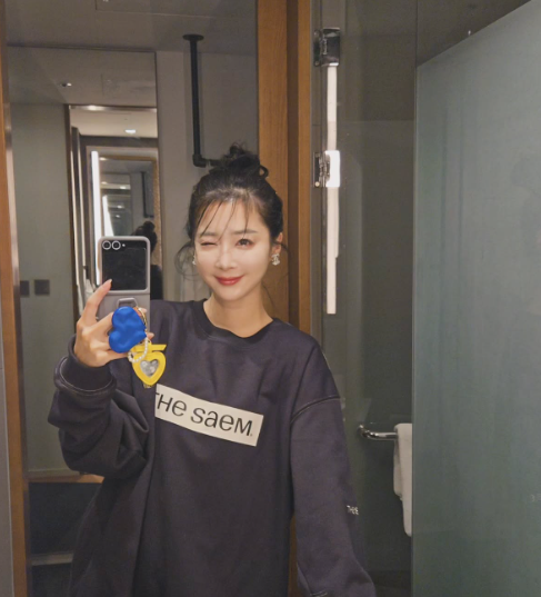 休井美郷、韓国の化粧品本社を訪問！