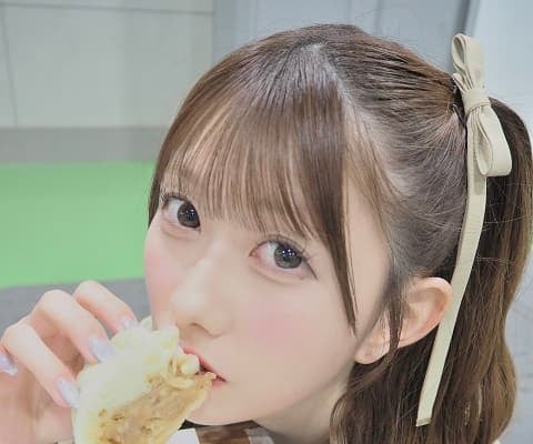 「かわいすぎるやろ！」大阪名物を食べるAKB48 千葉恵里のもぐもぐショットにファン大歓喜！