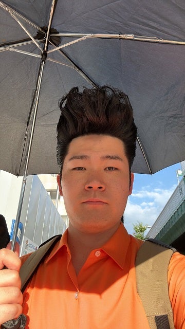 「全ての偏見を終わらせる男」人気芸人が投稿した〇〇を差す姿に反響