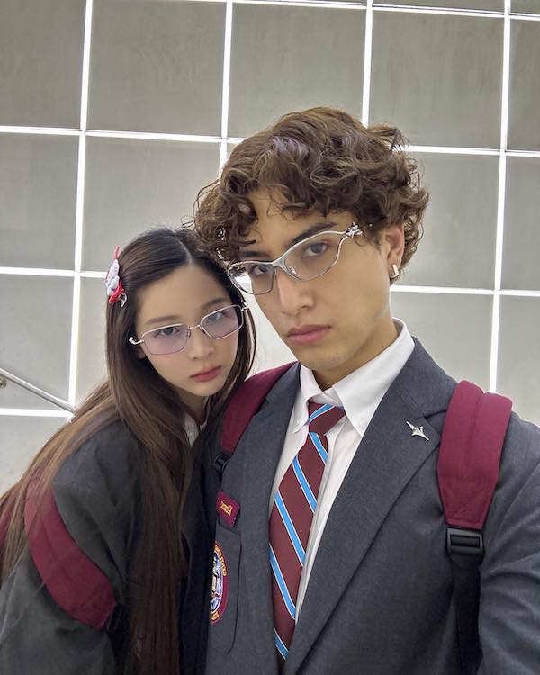 ミチ、kemioらと制服で渋谷を満喫「可愛すぎる🍑学校名おしえて？」