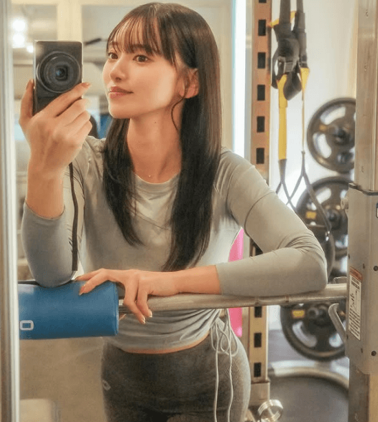 「しっかり絞らなきゃ…！」人気モデル、トレーニングで作り上げた抜群プロポーションにファン釘付け「美ボディですごく綺麗です」