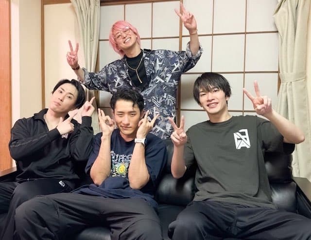 SnowMan・佐久間大介がメンバーの舞台を観劇 仲良しショット公開