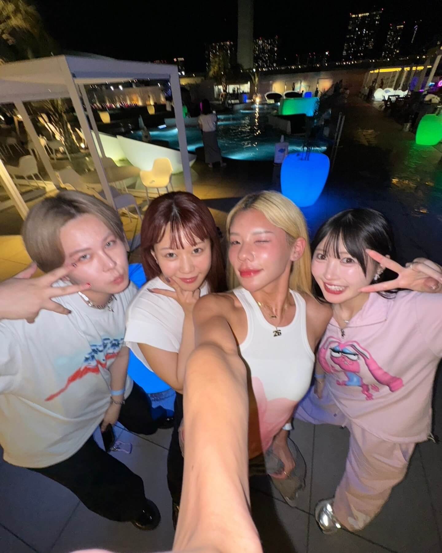 「イツメン🩵」 大人気Youtuberたちが夏のプライベートショットを大公開！